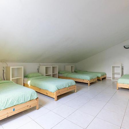 Pineapple Surf House Hostel Atouguia Da Baleia Luaran gambar