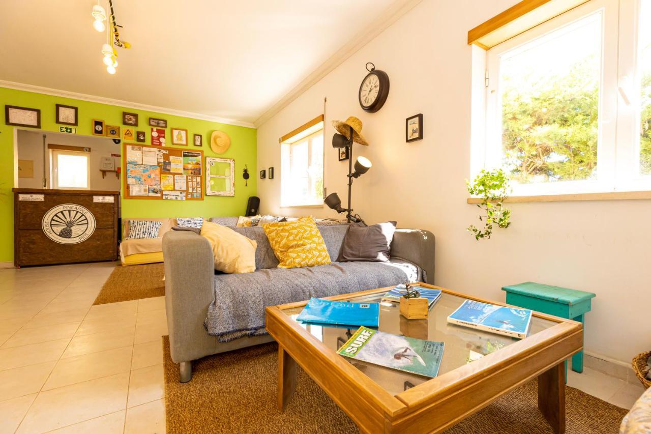 Pineapple Surf House Hostel Atouguia Da Baleia Luaran gambar