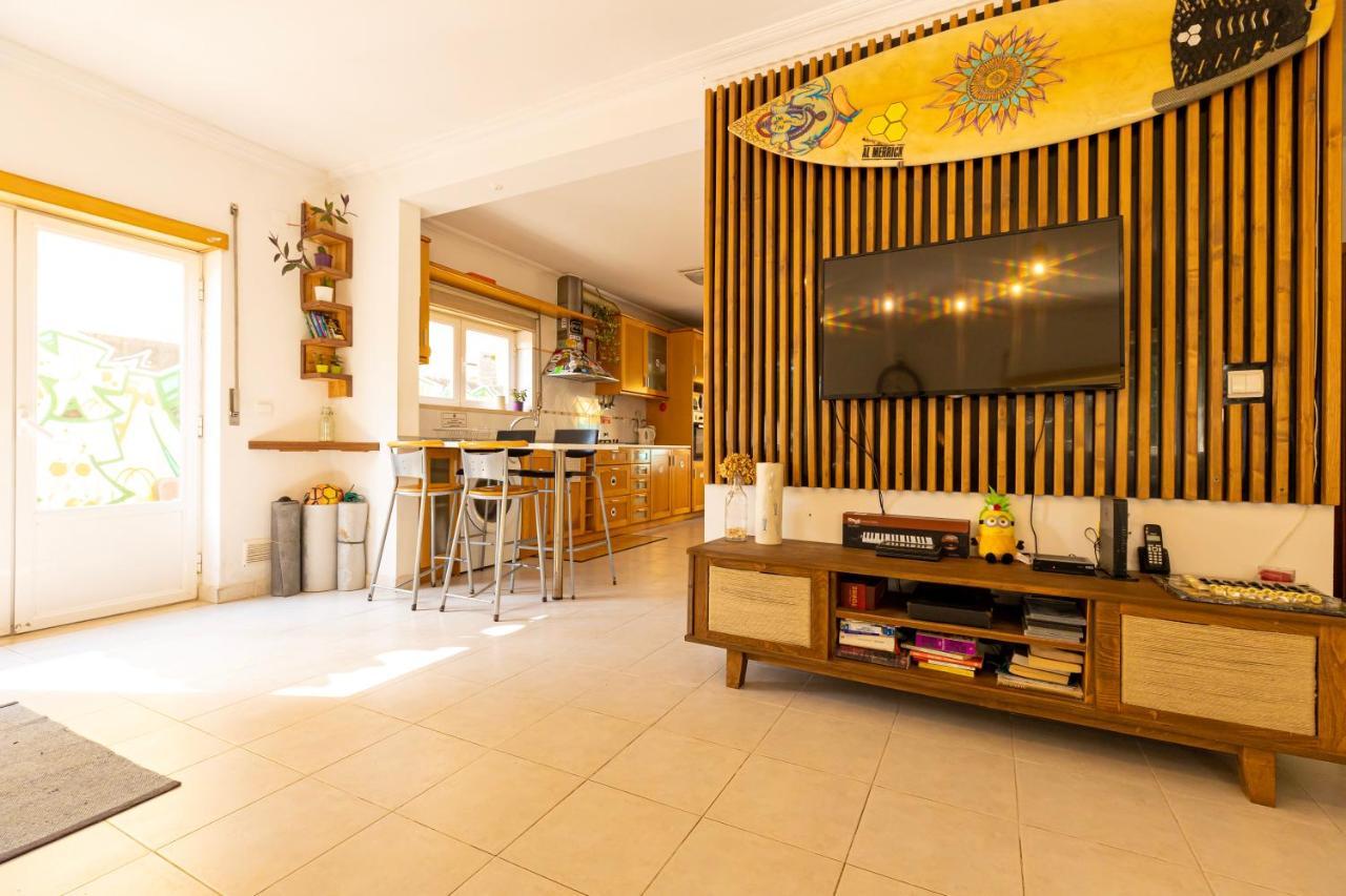 Pineapple Surf House Hostel Atouguia Da Baleia Luaran gambar