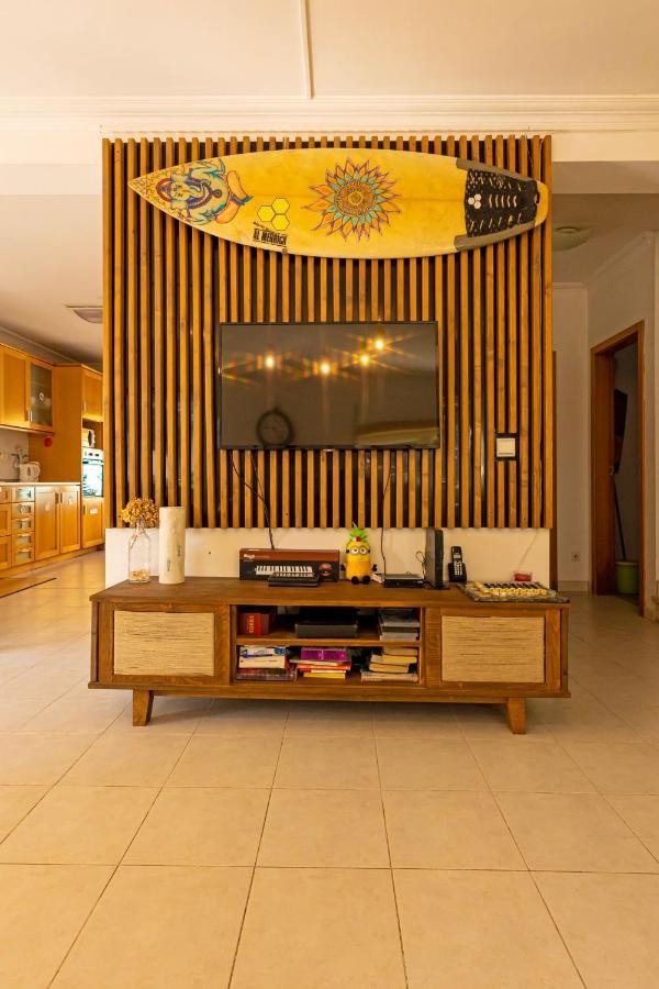 Pineapple Surf House Hostel Atouguia Da Baleia Luaran gambar