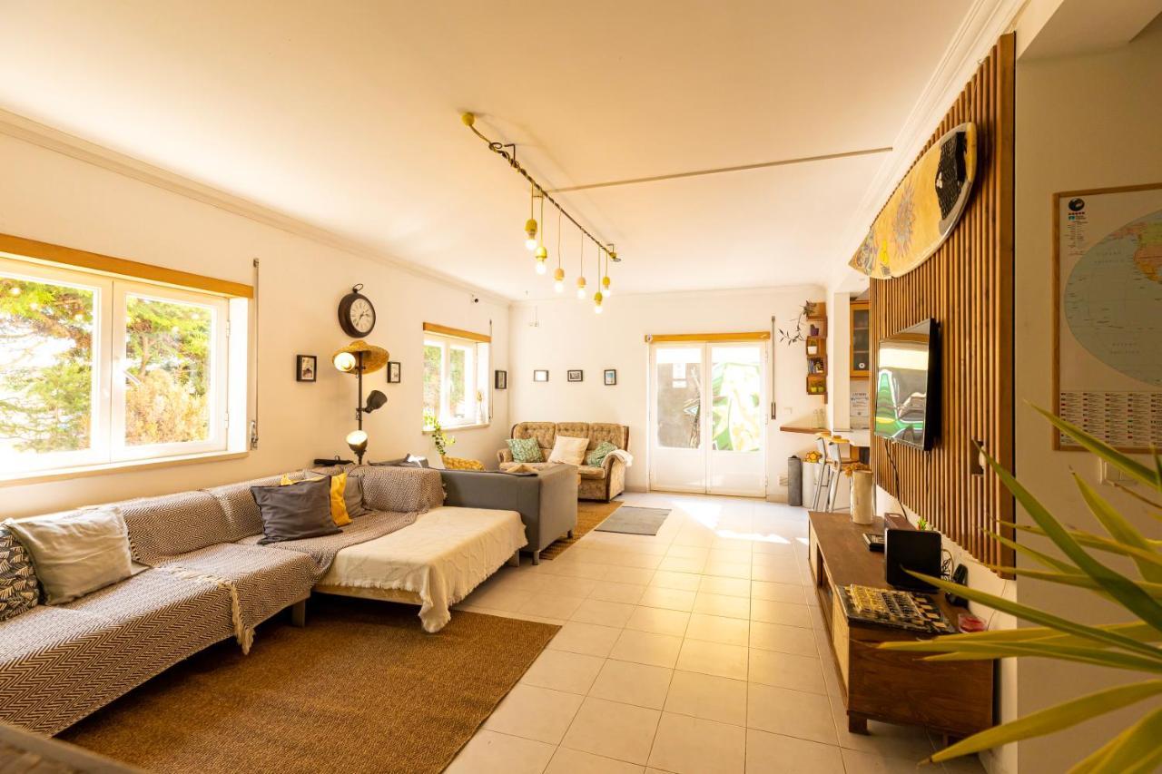 Pineapple Surf House Hostel Atouguia Da Baleia Luaran gambar