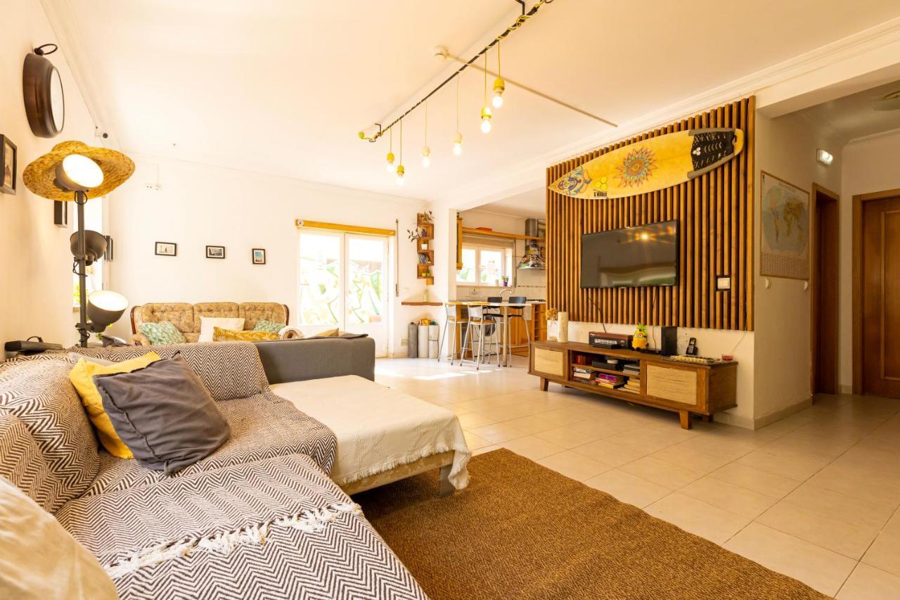 Pineapple Surf House Hostel Atouguia Da Baleia Luaran gambar