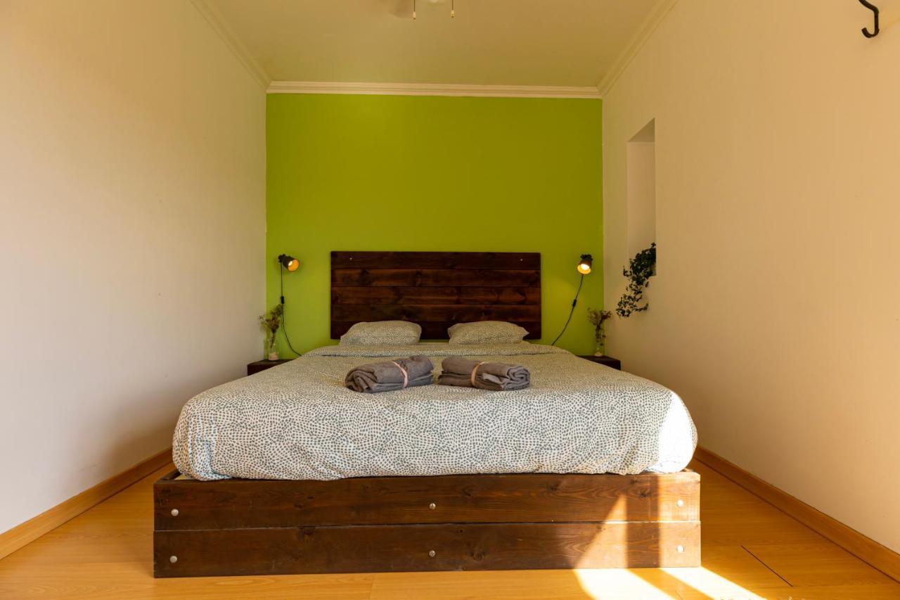 Pineapple Surf House Hostel Atouguia Da Baleia Luaran gambar
