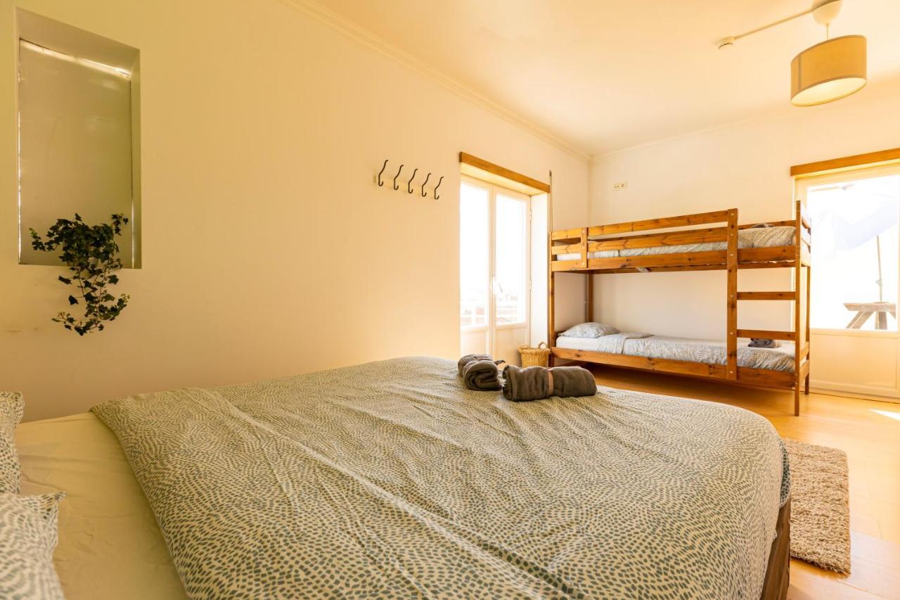 Pineapple Surf House Hostel Atouguia Da Baleia Luaran gambar