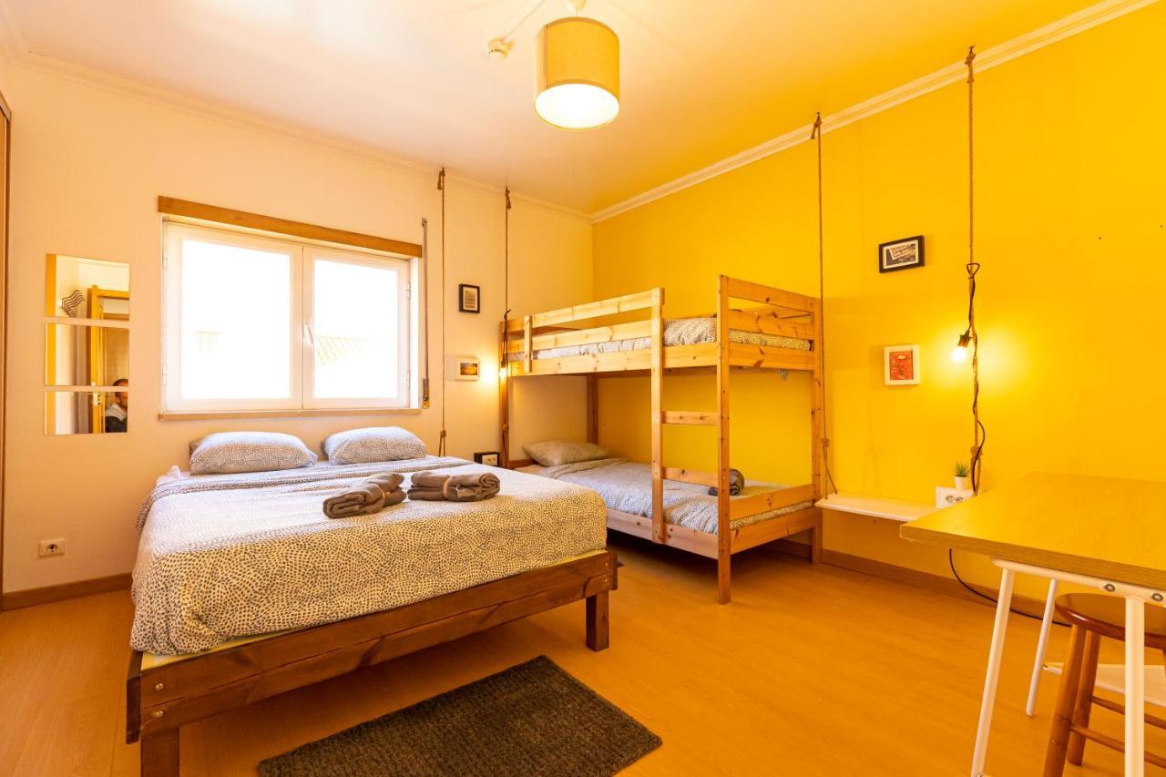Pineapple Surf House Hostel Atouguia Da Baleia Luaran gambar