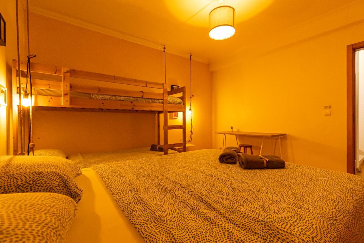 Pineapple Surf House Hostel Atouguia Da Baleia Luaran gambar