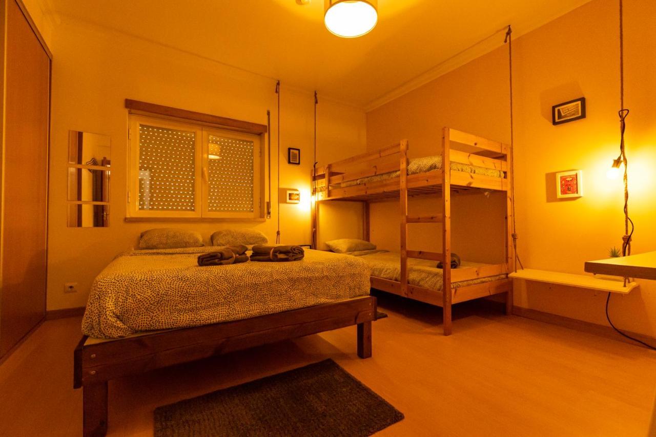 Pineapple Surf House Hostel Atouguia Da Baleia Luaran gambar