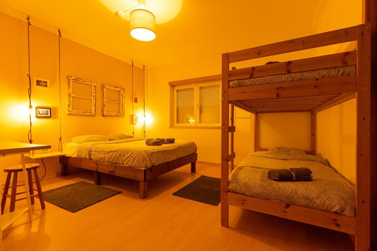 Pineapple Surf House Hostel Atouguia Da Baleia Luaran gambar