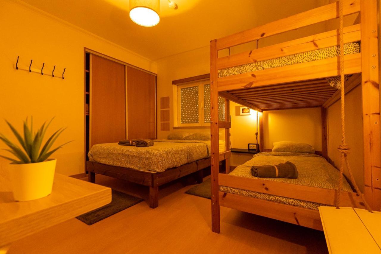 Pineapple Surf House Hostel Atouguia Da Baleia Luaran gambar