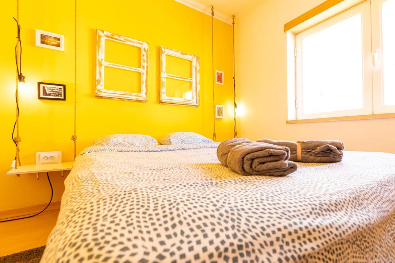 Pineapple Surf House Hostel Atouguia Da Baleia Luaran gambar