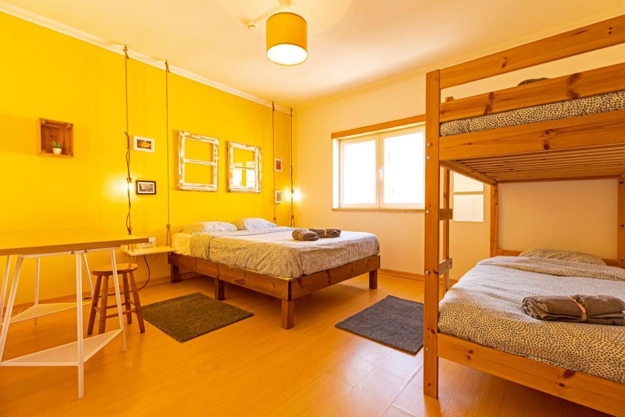 Pineapple Surf House Hostel Atouguia Da Baleia Luaran gambar