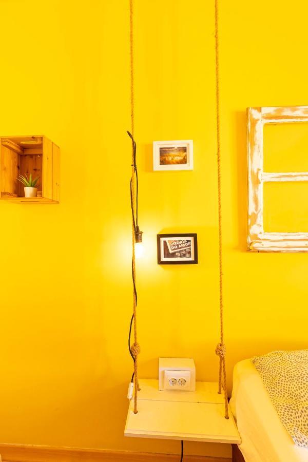 Pineapple Surf House Hostel Atouguia Da Baleia Luaran gambar