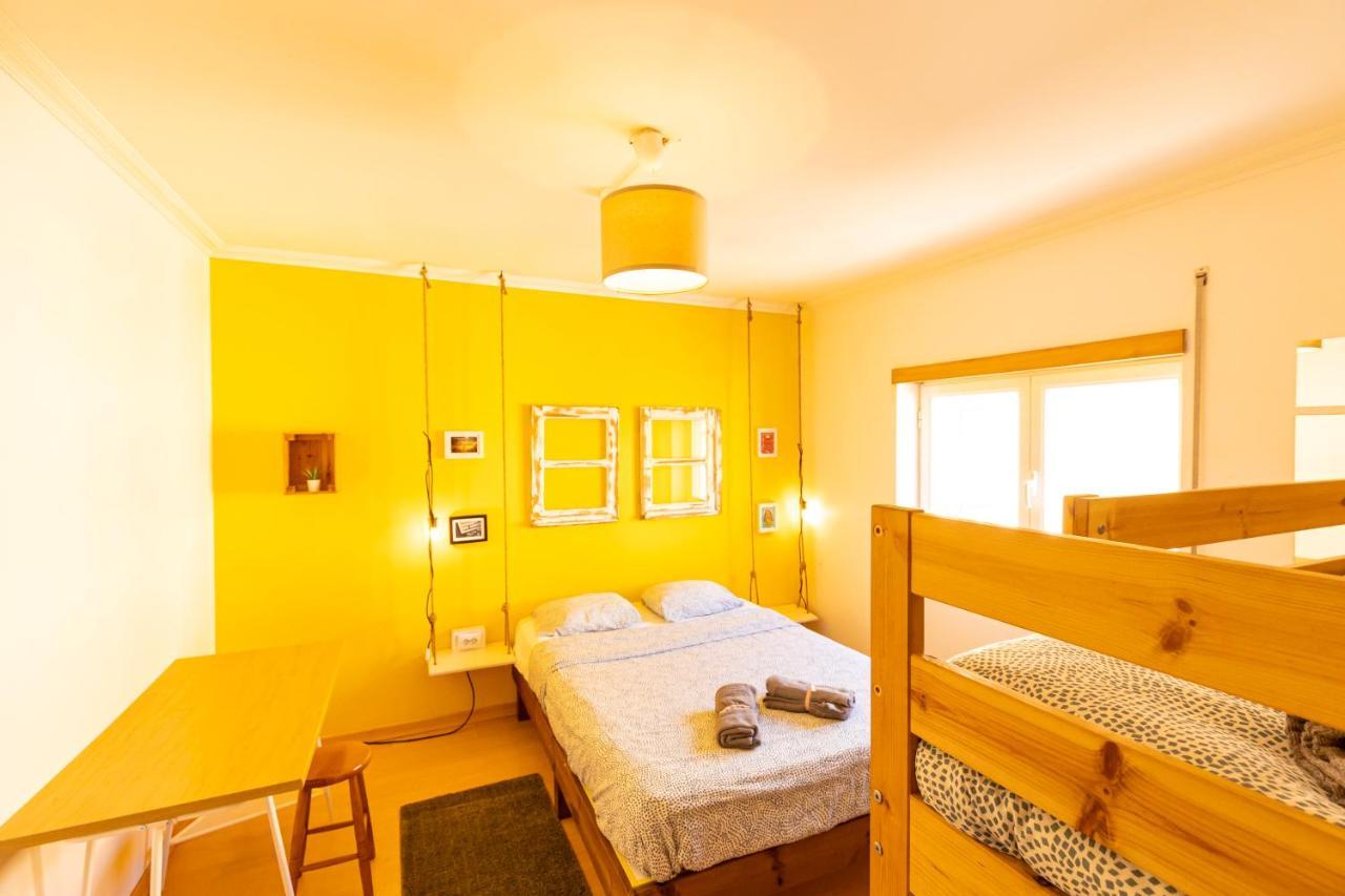 Pineapple Surf House Hostel Atouguia Da Baleia Luaran gambar
