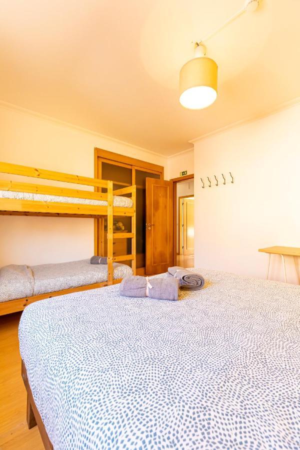 Pineapple Surf House Hostel Atouguia Da Baleia Luaran gambar
