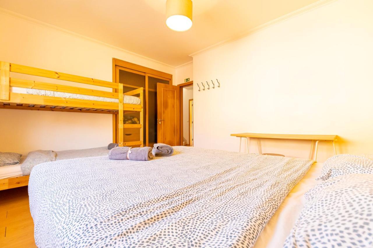Pineapple Surf House Hostel Atouguia Da Baleia Luaran gambar