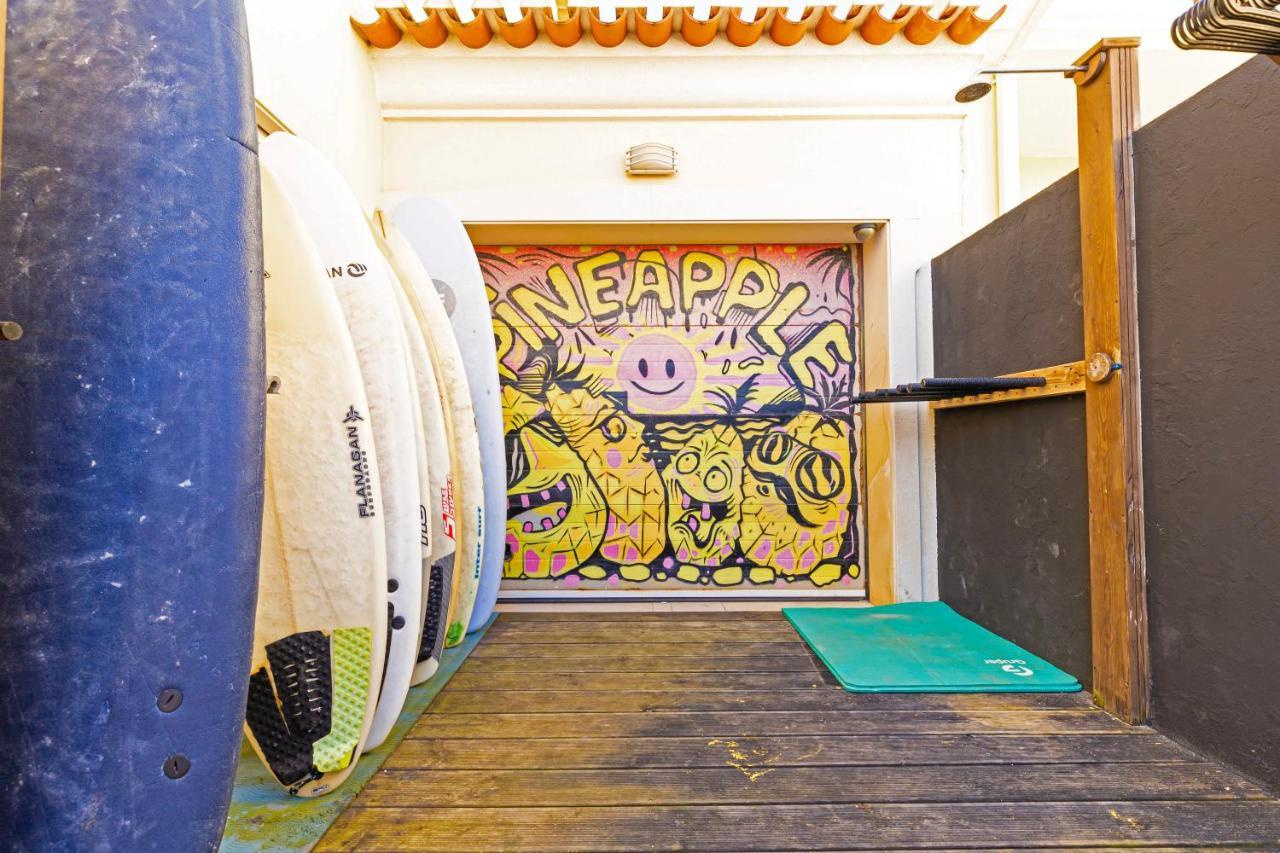 Pineapple Surf House Hostel Atouguia Da Baleia Luaran gambar