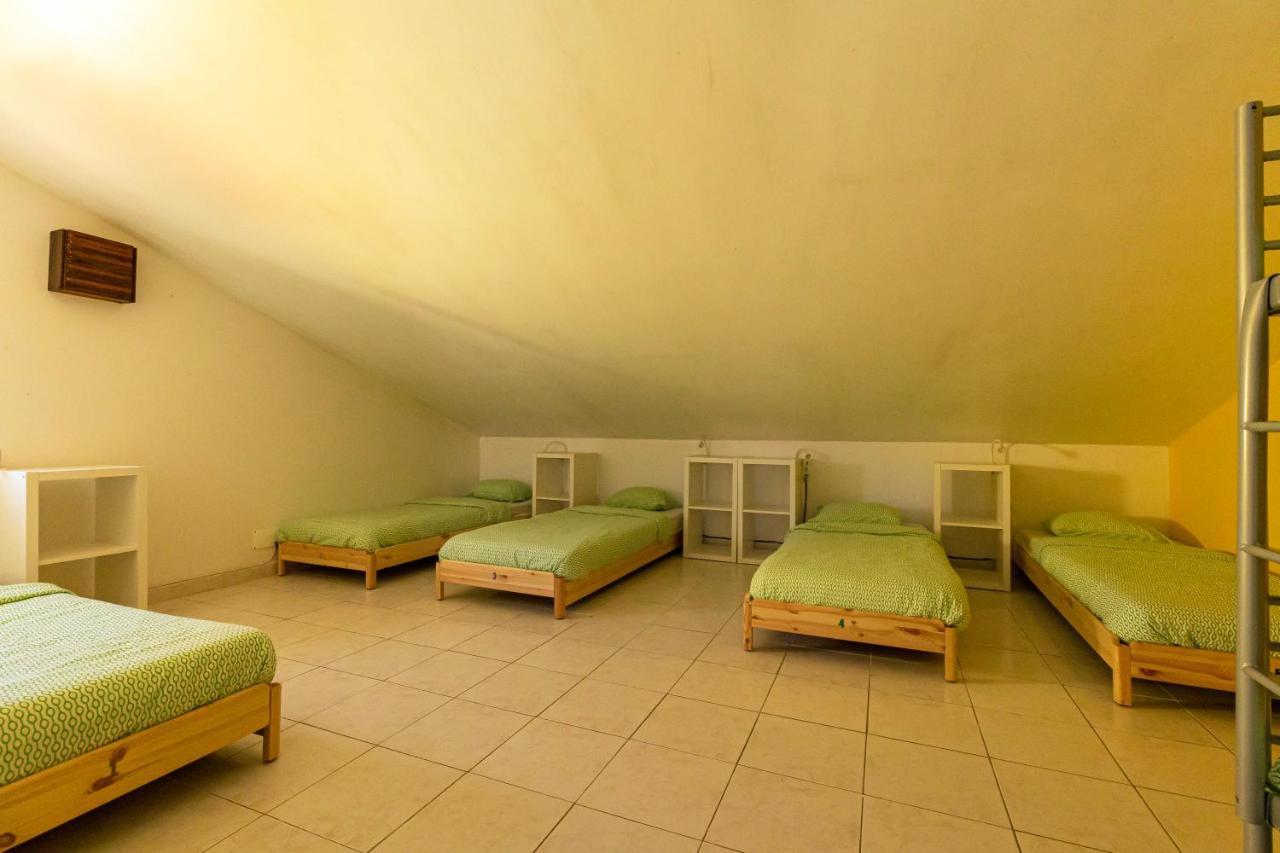 Pineapple Surf House Hostel Atouguia Da Baleia Luaran gambar