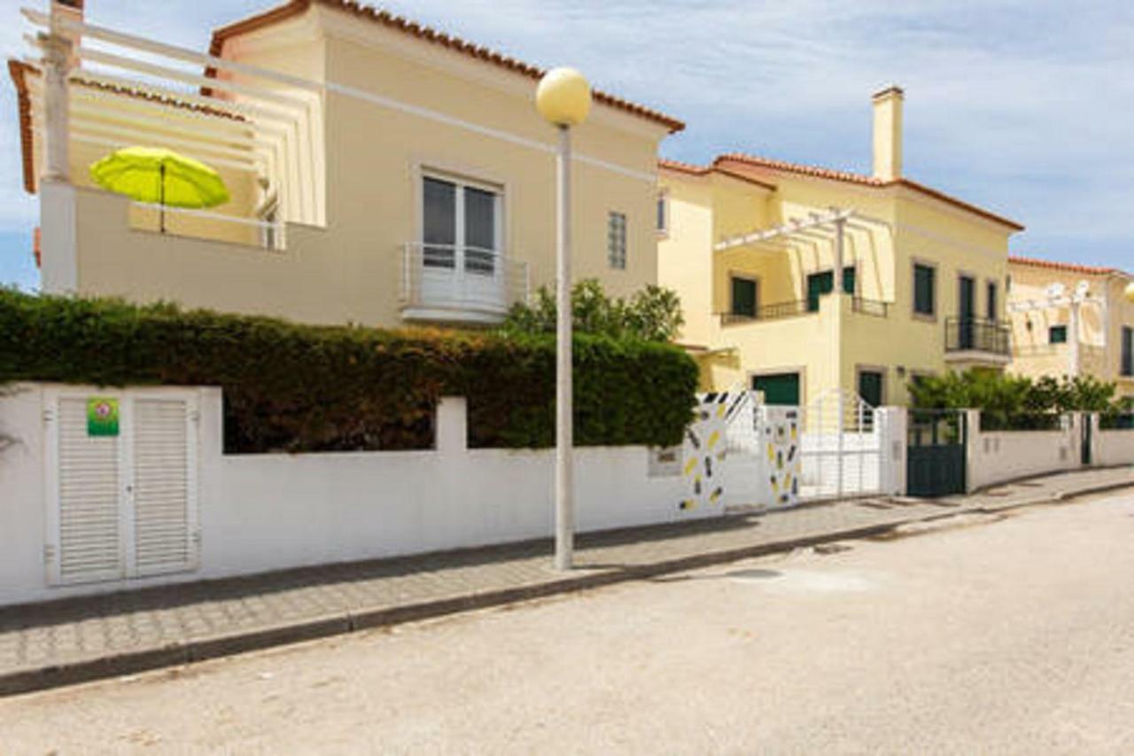 Pineapple Surf House Hostel Atouguia Da Baleia Luaran gambar